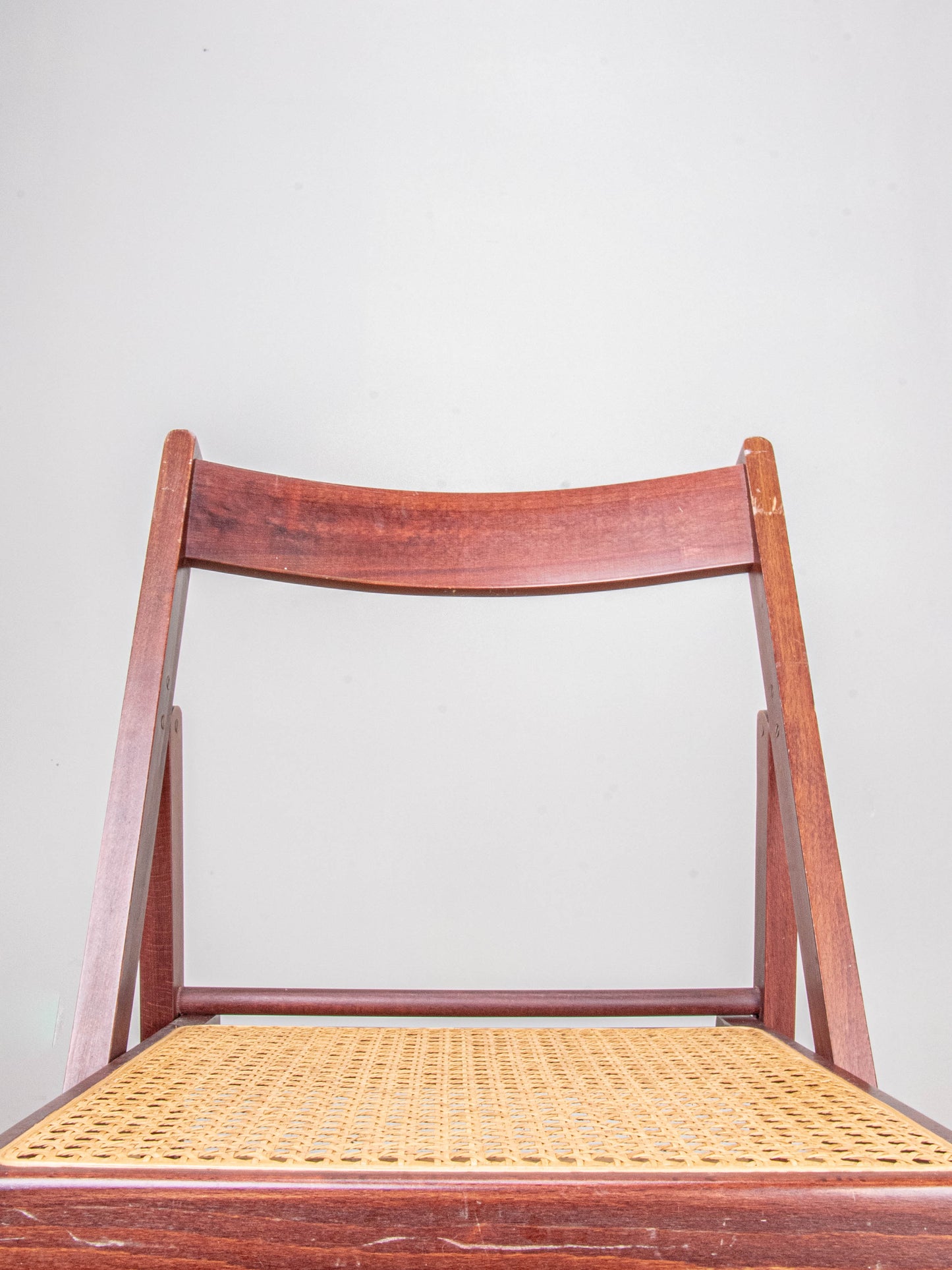 Chaise pliante cannée