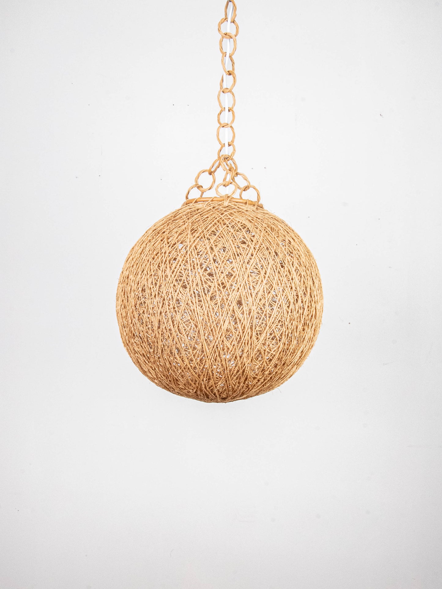 Suspension globe en cordage