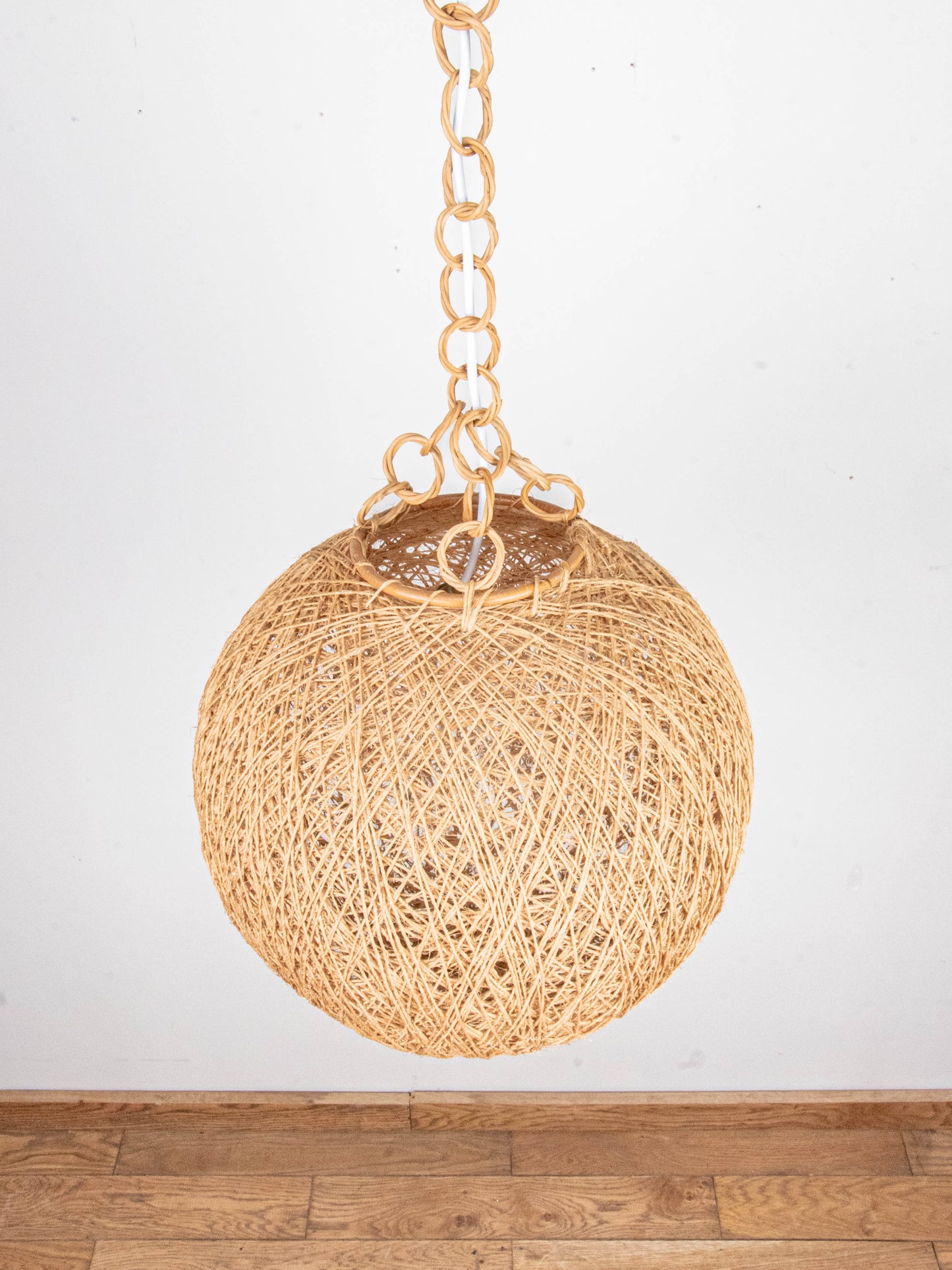 Suspension globe en cordage