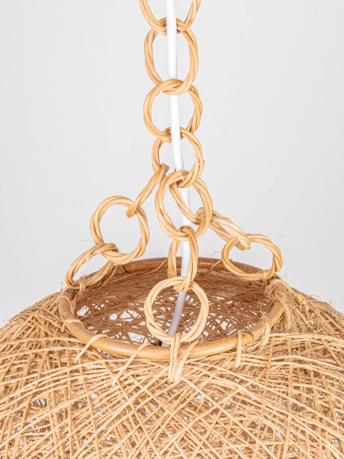 Suspension globe en cordage