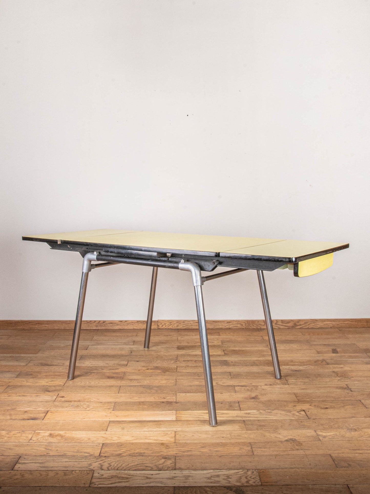 Table en formica extensible