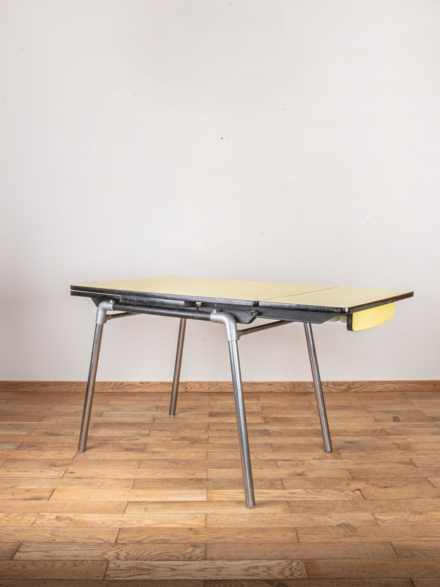 Table en formica extensible