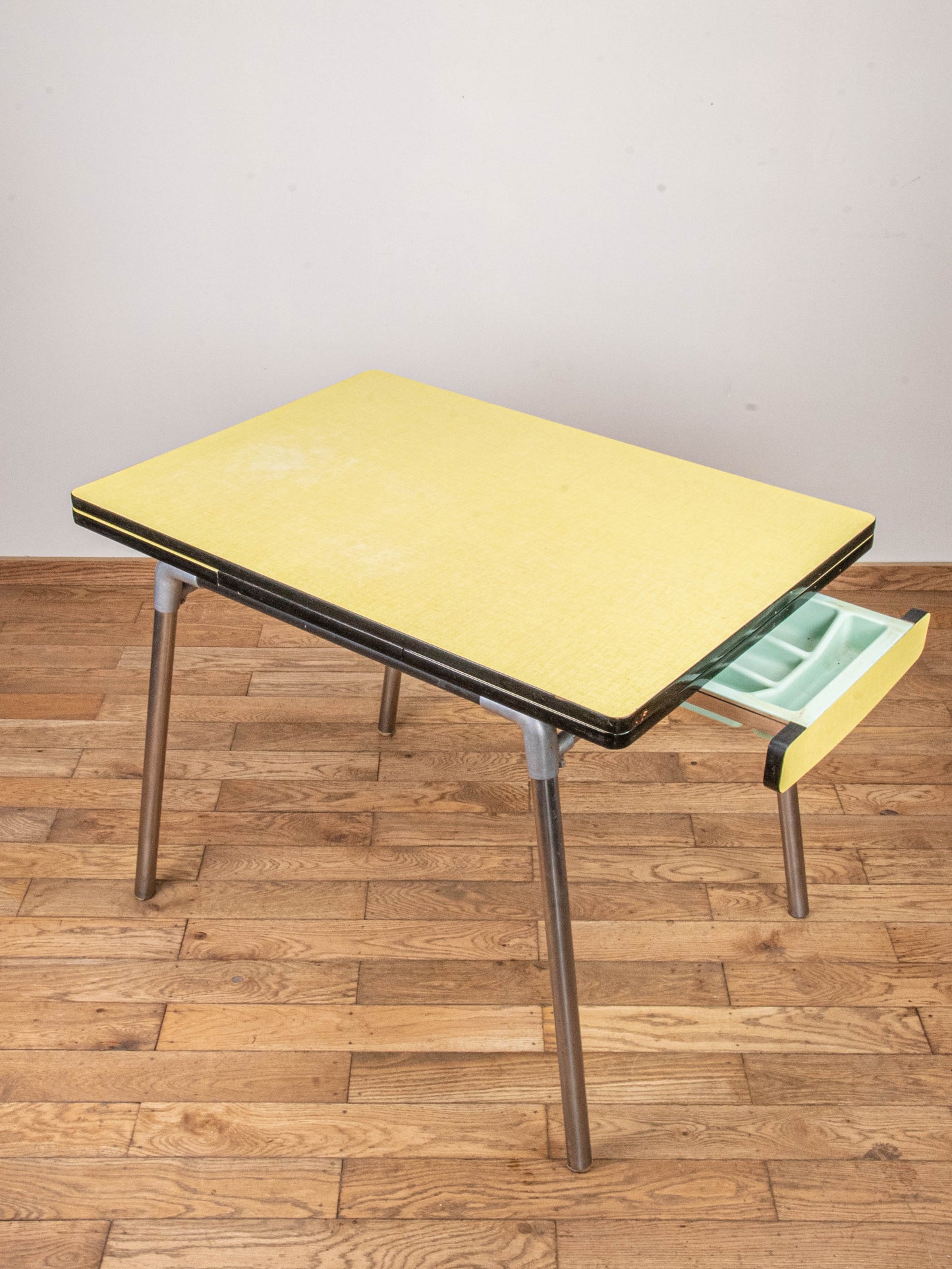 Table en formica extensible